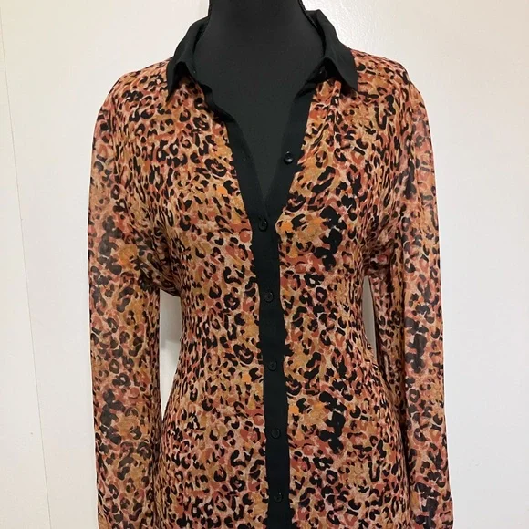 Hinge Leopard Print Top with Black Collar - Picture 3 of 4